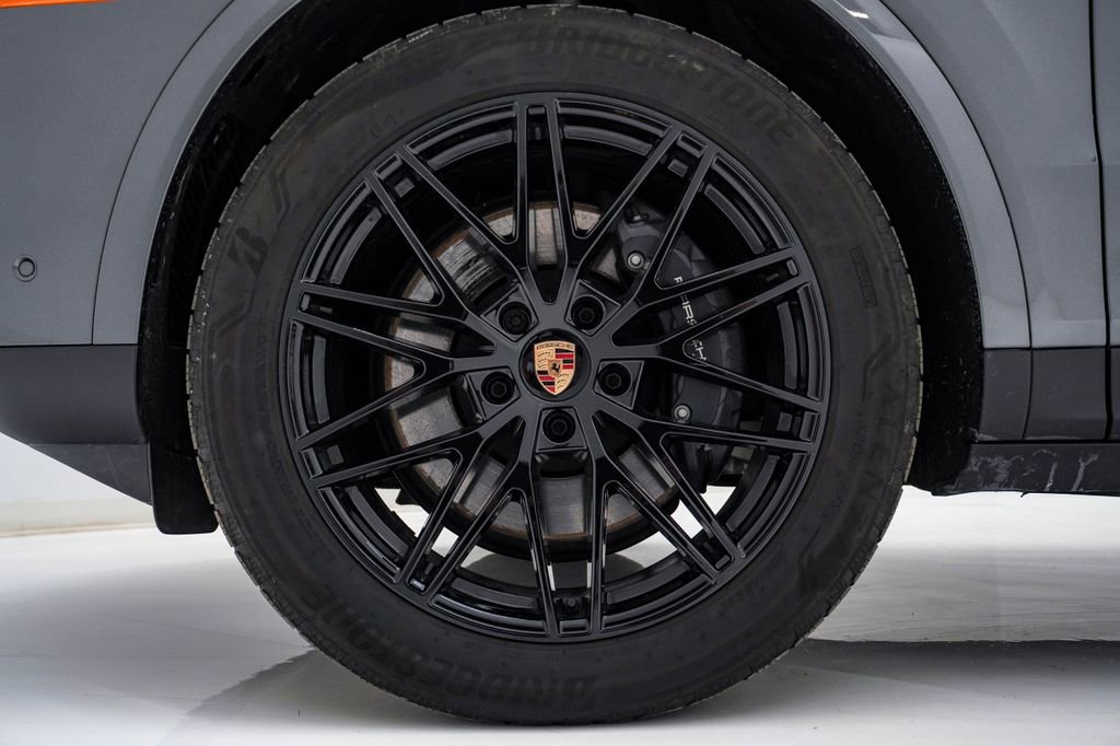 Certified 2025 Porsche Cayenne Coupe image 13