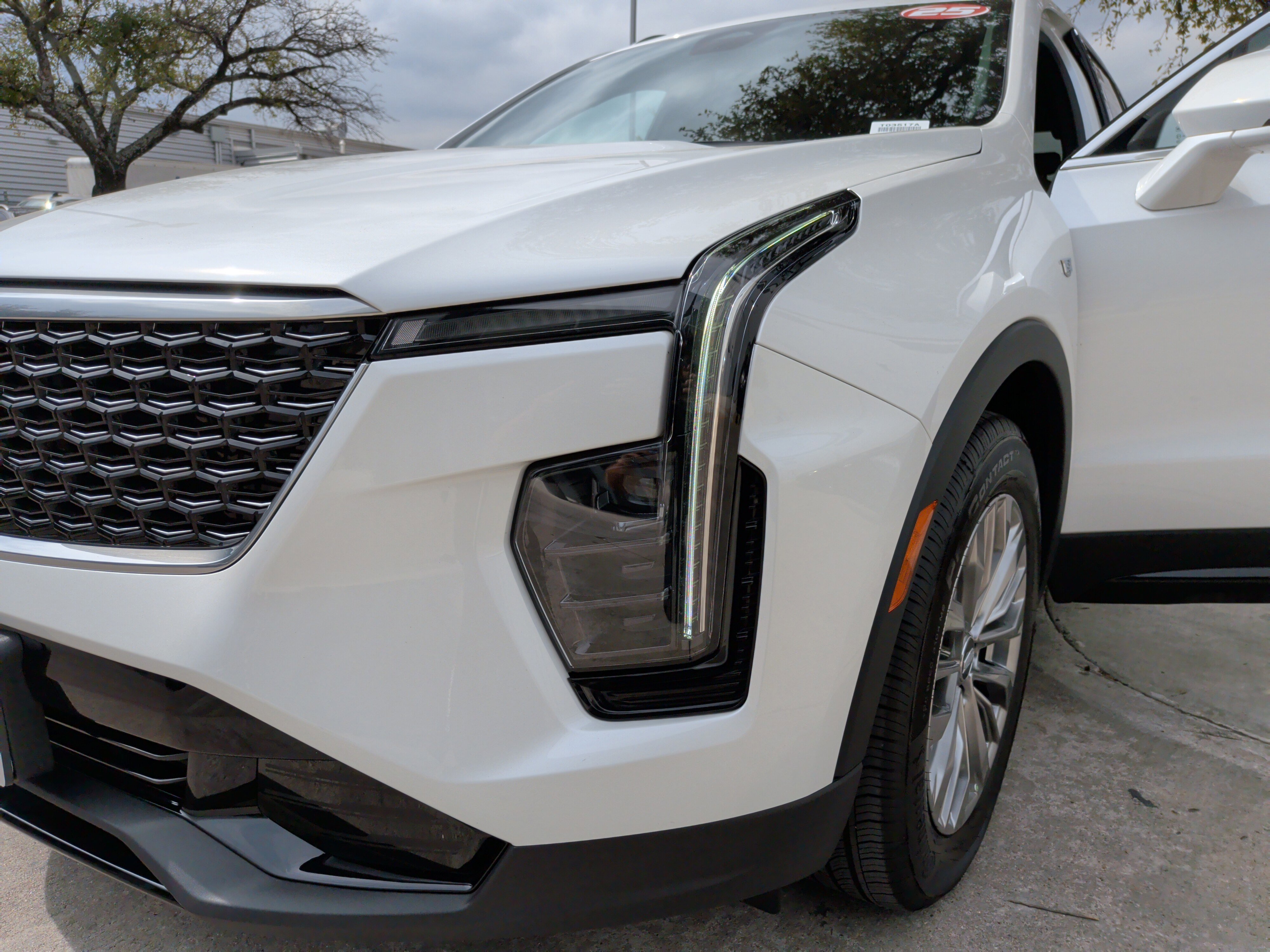 Used 2025 Cadillac XT4 Premium Luxury image 6