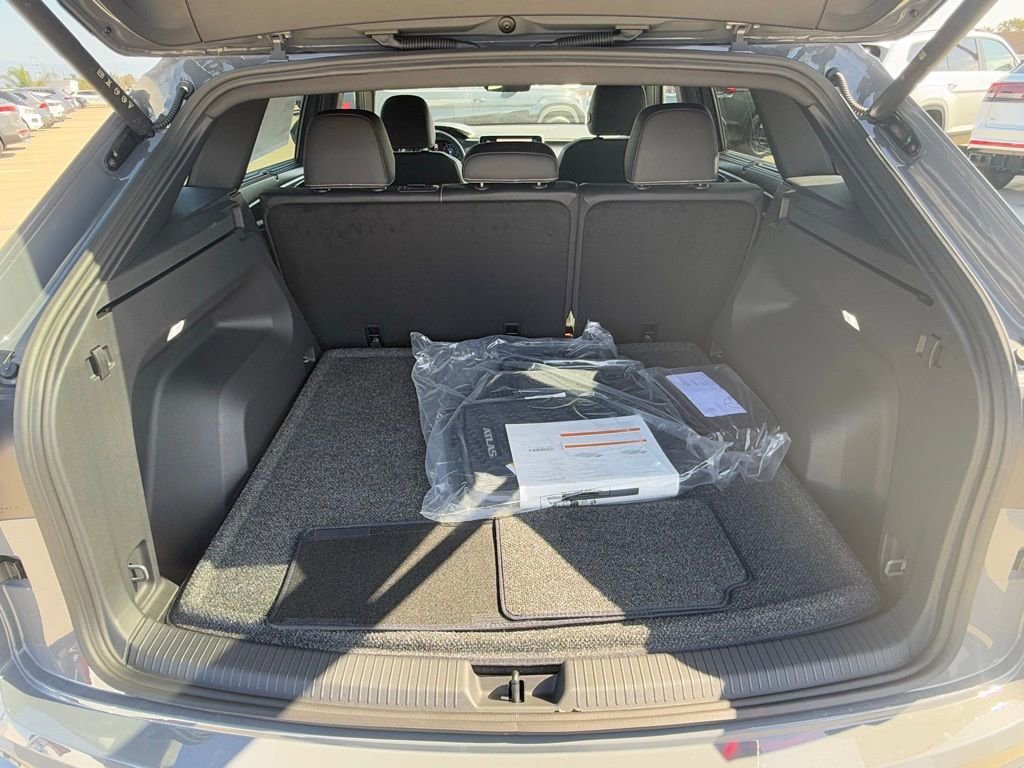 New 2026 Volkswagen Atlas Cross Sport SEL R-Line image 8