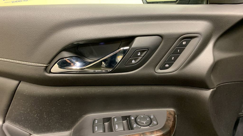 Used 2021 GMC Acadia Denali w/ Denali Technology Package image 32