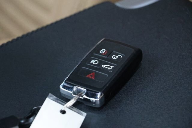 Used 2024 Land Rover Discovery Dynamic SE image 42