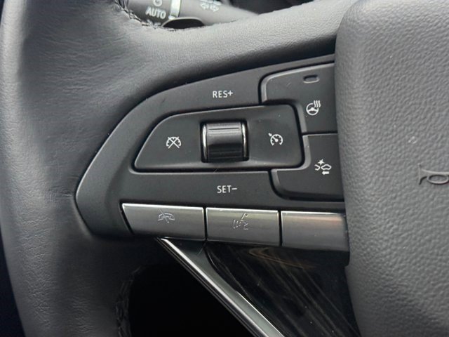 Certified 2025 Cadillac XT6 Premium Luxury w/ Technology Package FWD image 8