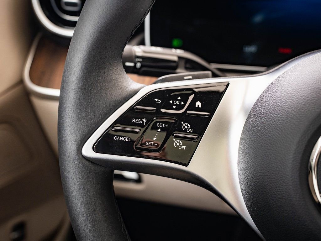 Used 2025 Mercedes-Benz C 300 4MATIC Sedan image 25