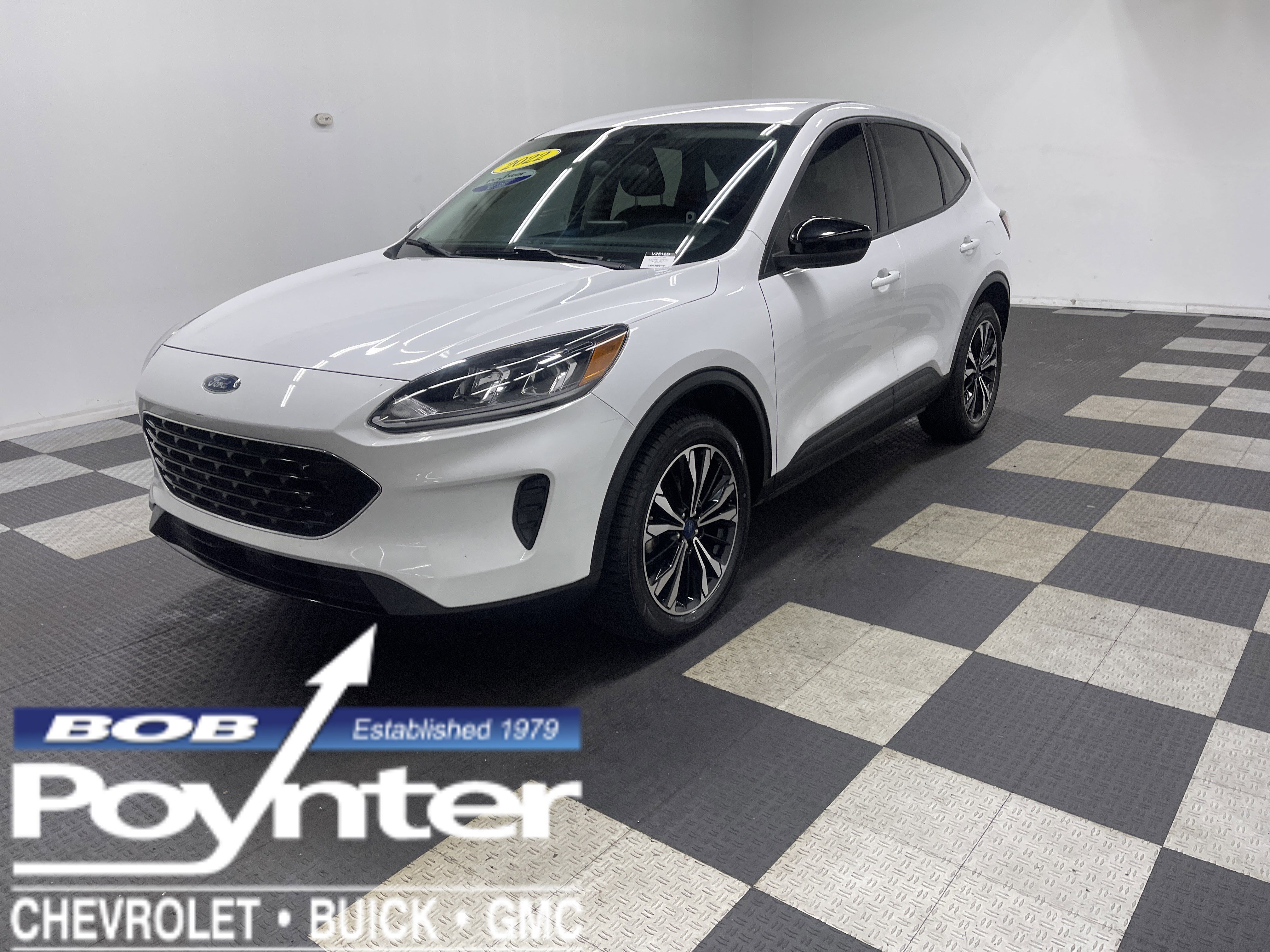 Used 2022 Ford Escape SE w/ SE Sport Appearance Package