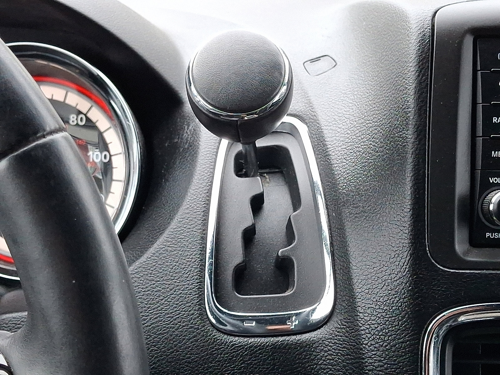 Used 2017 Dodge Grand Caravan SXT image 17