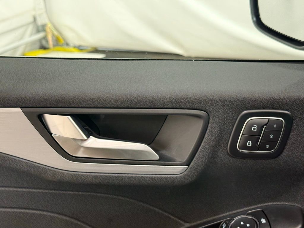 New 2025 Ford Escape SE w/ PHEV Premium Package image 30