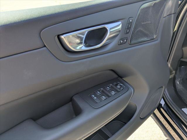 Used 2023 Volvo XC60 B5 Ultimate image 11