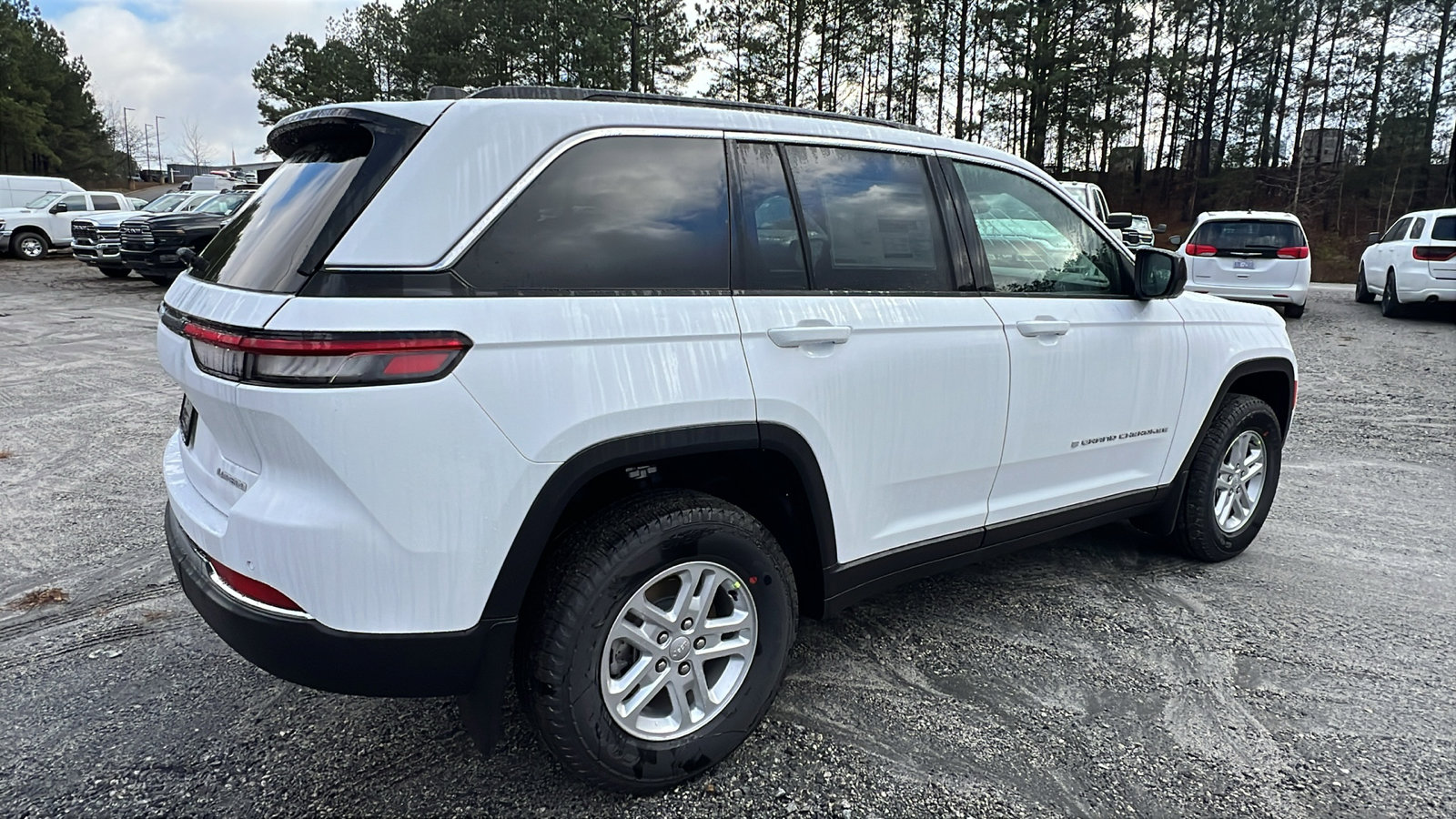 New 2025 Jeep Grand Cherokee Laredo image 8