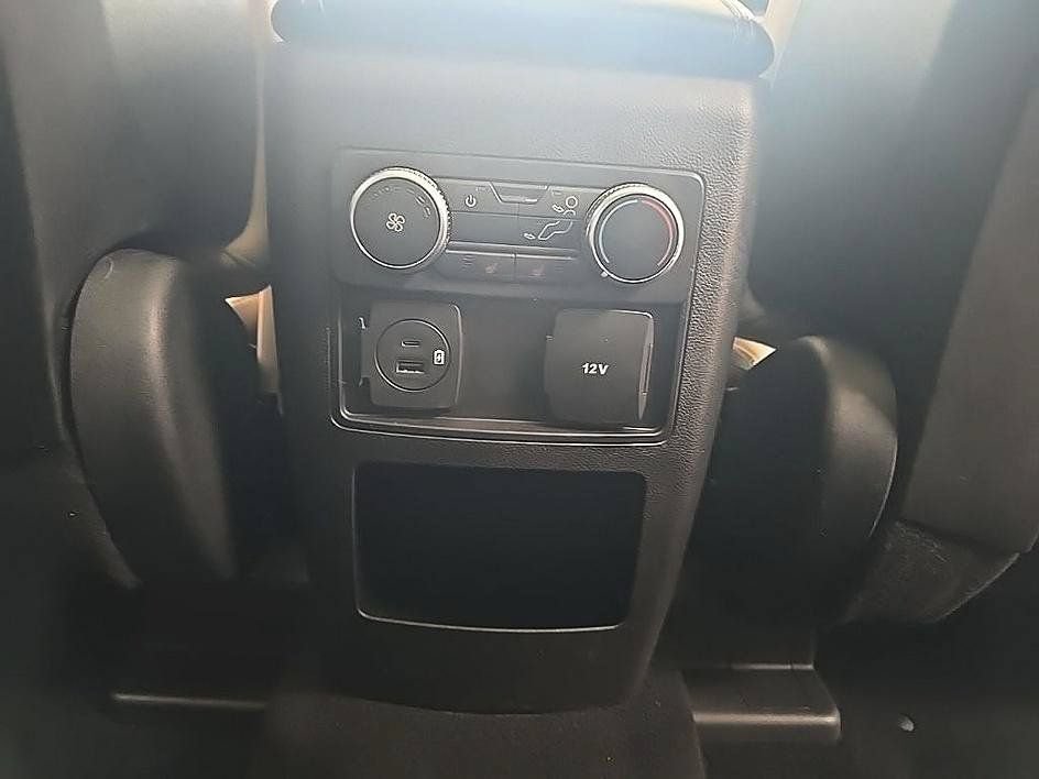 Used 2020 Ford Explorer XLT w/ Equipment Group 202A AWD/4WD image 36