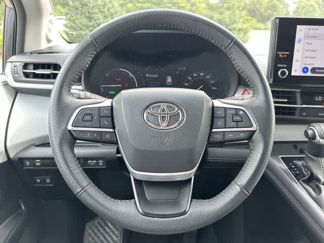 Used 2025 Toyota Sienna XLE w/ XLE Plus Package AWD/4WD image 8