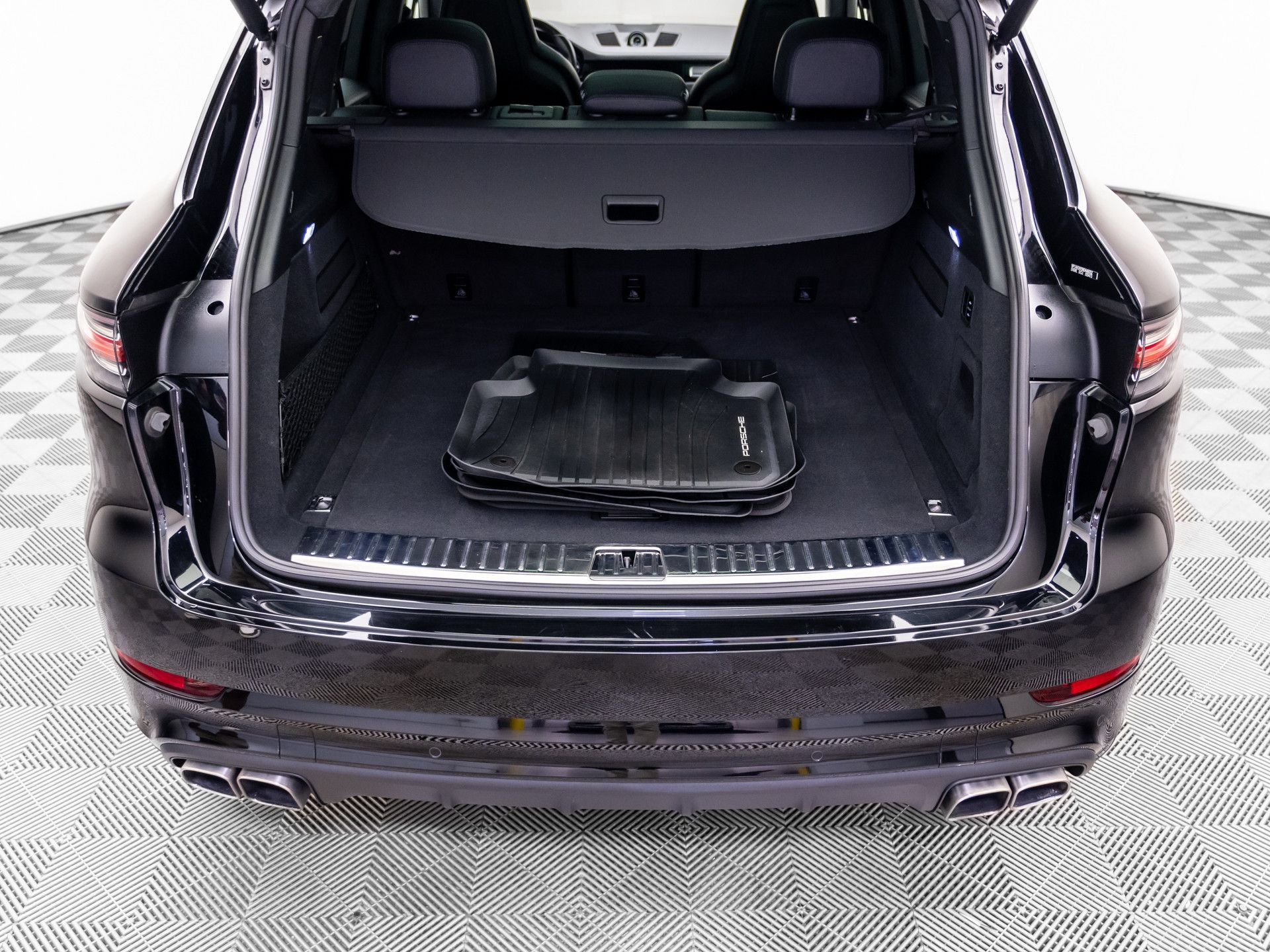 Used 2022 Porsche Cayenne Turbo S AWD/4WD image 28