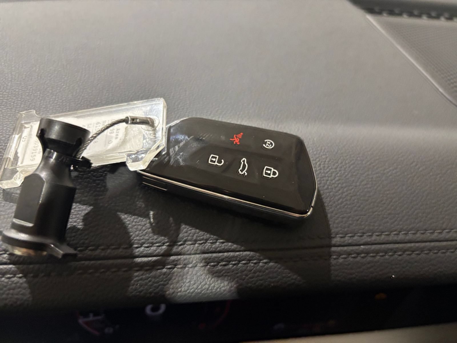 Used 2026 Volkswagen Tiguan SE AWD/4WD image 19