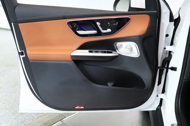 Used 2024 Mercedes-Benz GLC 300 4MATIC w/ Driver Assistance Package image 18