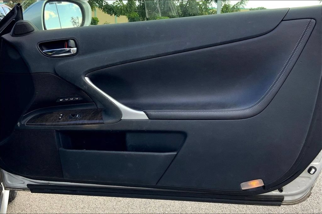 Used 2015 Lexus IS 250C w/ Luxury Package RWD image 22