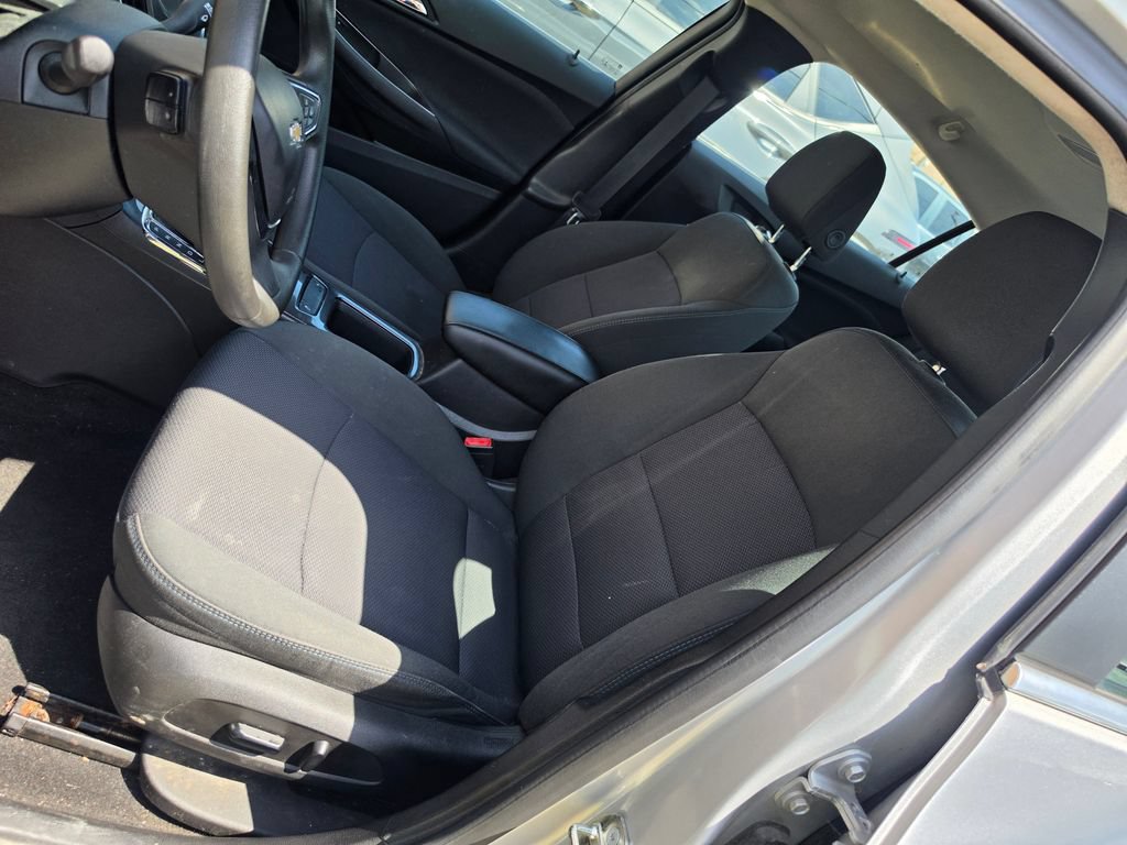 Used 2018 Chevrolet Cruze LT w/ Convenience Package FWD image 6
