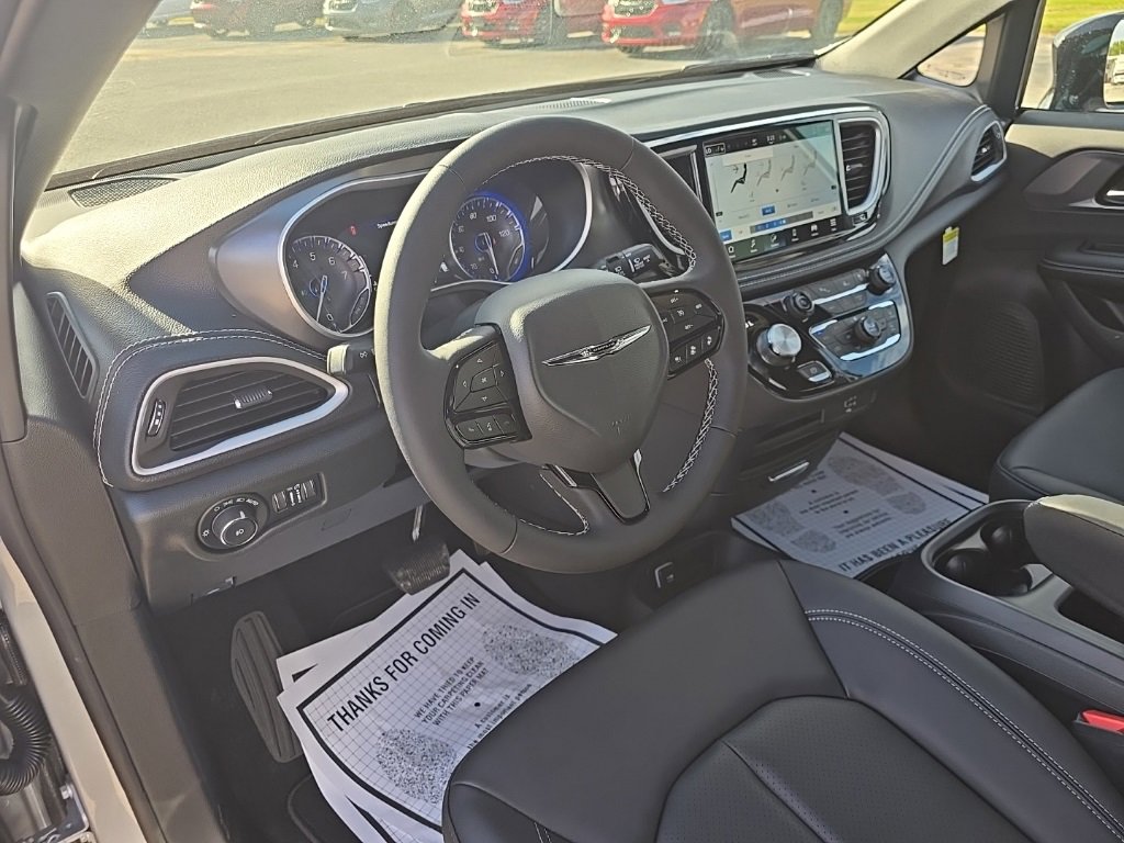 New 2026 Chrysler Pacifica Select image 15