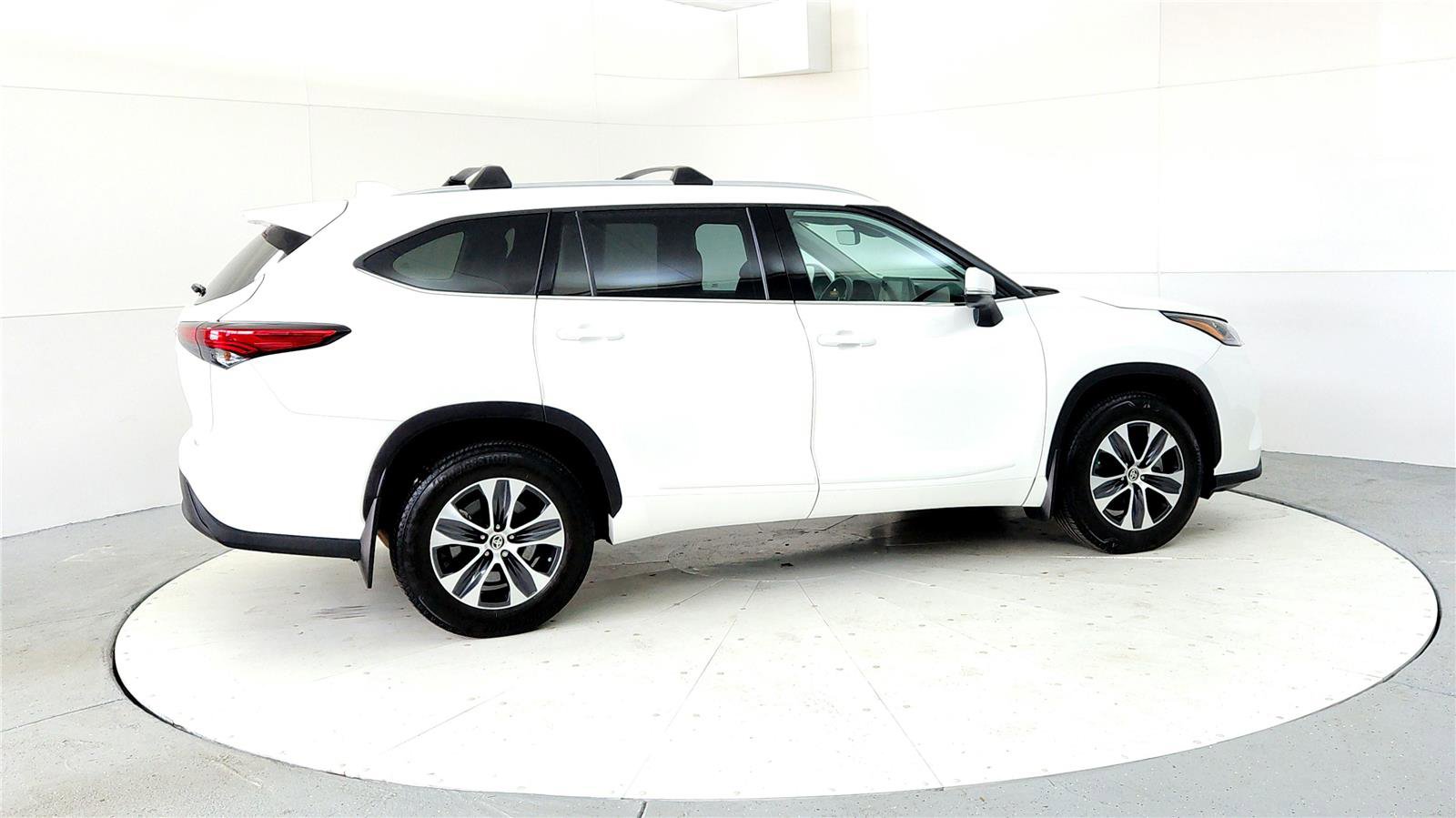 Certified 2020 Toyota Highlander XLE image 6