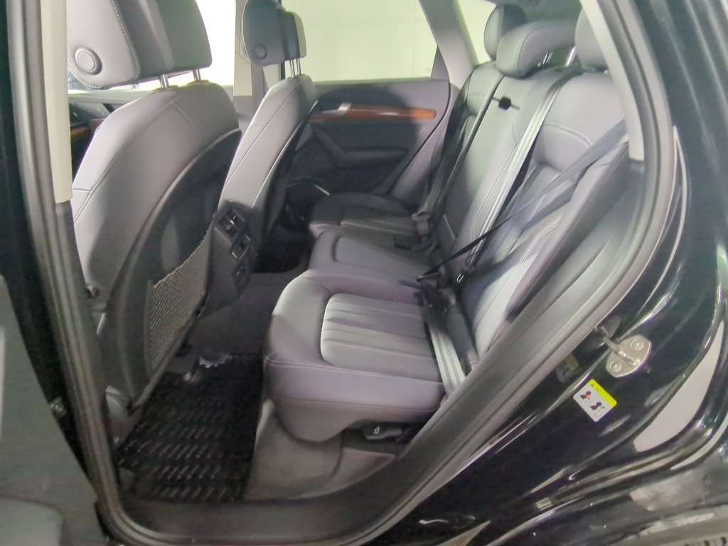 Used 2023 Audi Q5 2.0T Premium w/ Convenience Package image 17