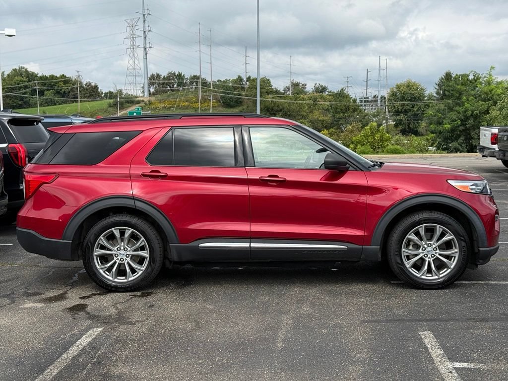 Used 2020 Ford Explorer XLT w/ Equipment Group 202A AWD/4WD image 4