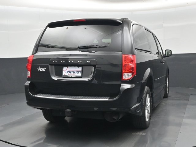 Used 2014 Dodge Grand Caravan SXT FWD image 2