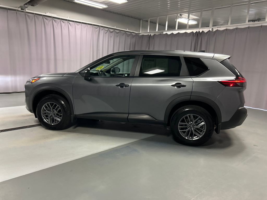 Used 2022 Nissan Rogue S image 4