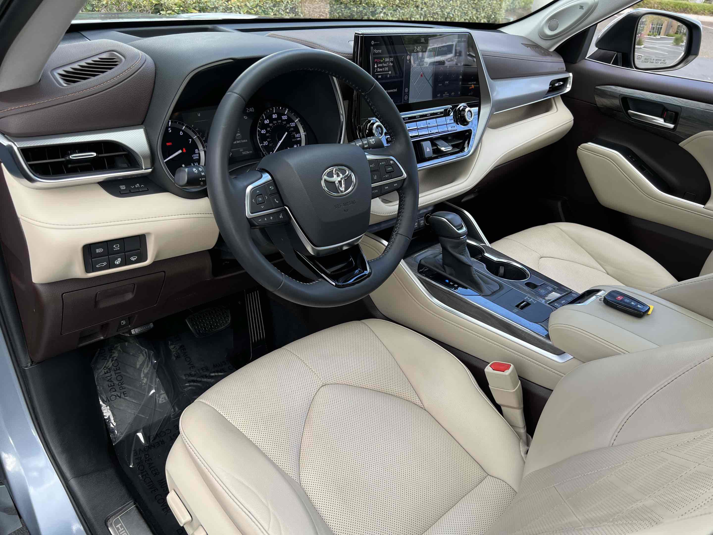 Used 2020 Toyota Highlander Platinum image 3
