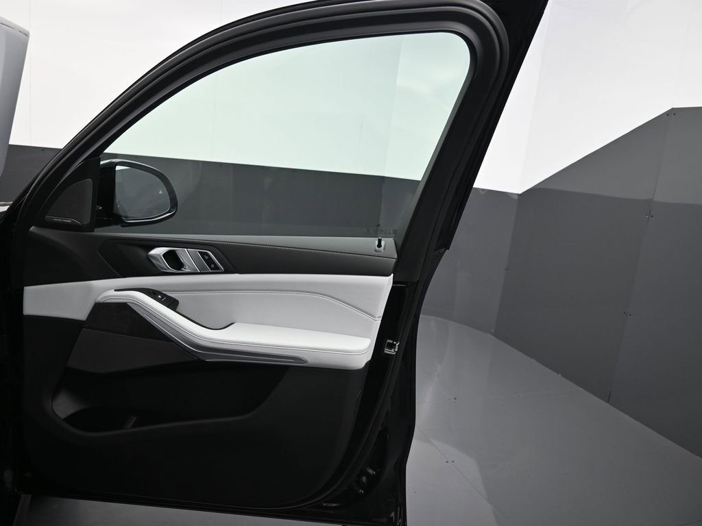 New 2026 BMW X5 xDrive50e w/ M Sport Package AWD/4WD image 23