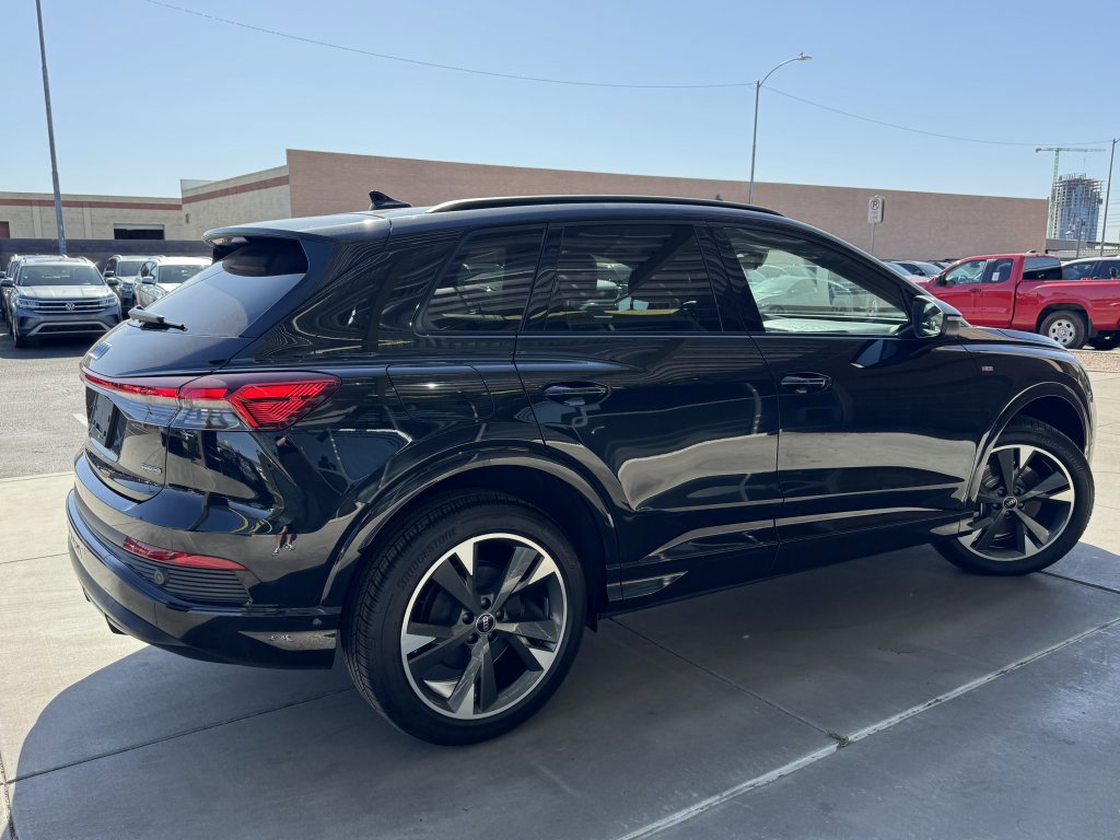 Used 2024 Audi Q4 e-tron Premium Plus w/ Premium Plus image 4