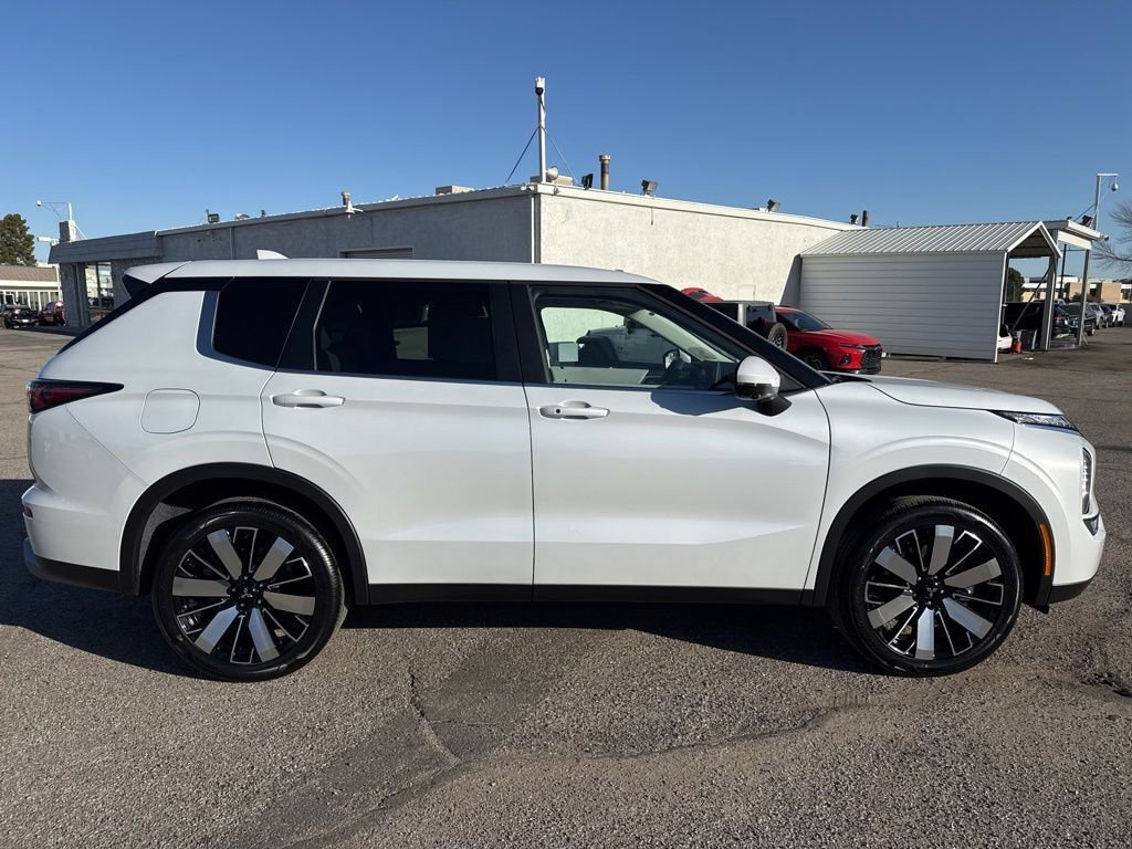 New 2026 Mitsubishi Outlander SE image 8