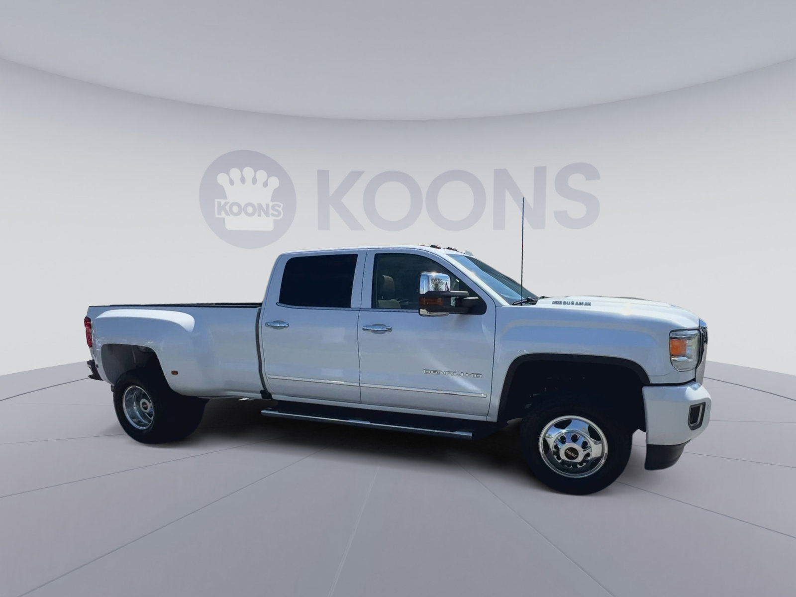 Used 2018 GMC Sierra 3500 Denali w/ Duramax Plus Package image 2