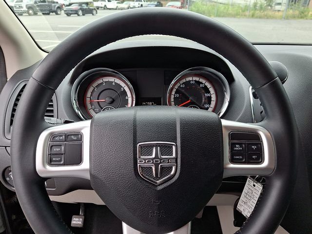 Used 2015 Dodge Grand Caravan SXT w/ UConnect Hands-Free Group FWD image 17