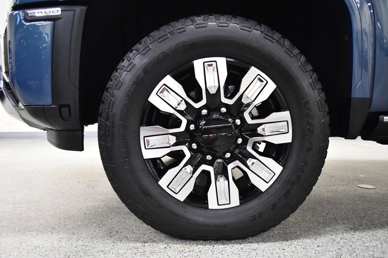 Used 2025 GMC Sierra 2500 Denali w/ Denali Reserve Package AWD/4WD image 37