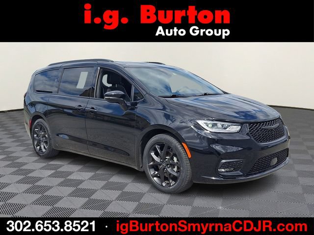Used 2026 Chrysler Pacifica Limited w/ S Appearance Package FWD image 1