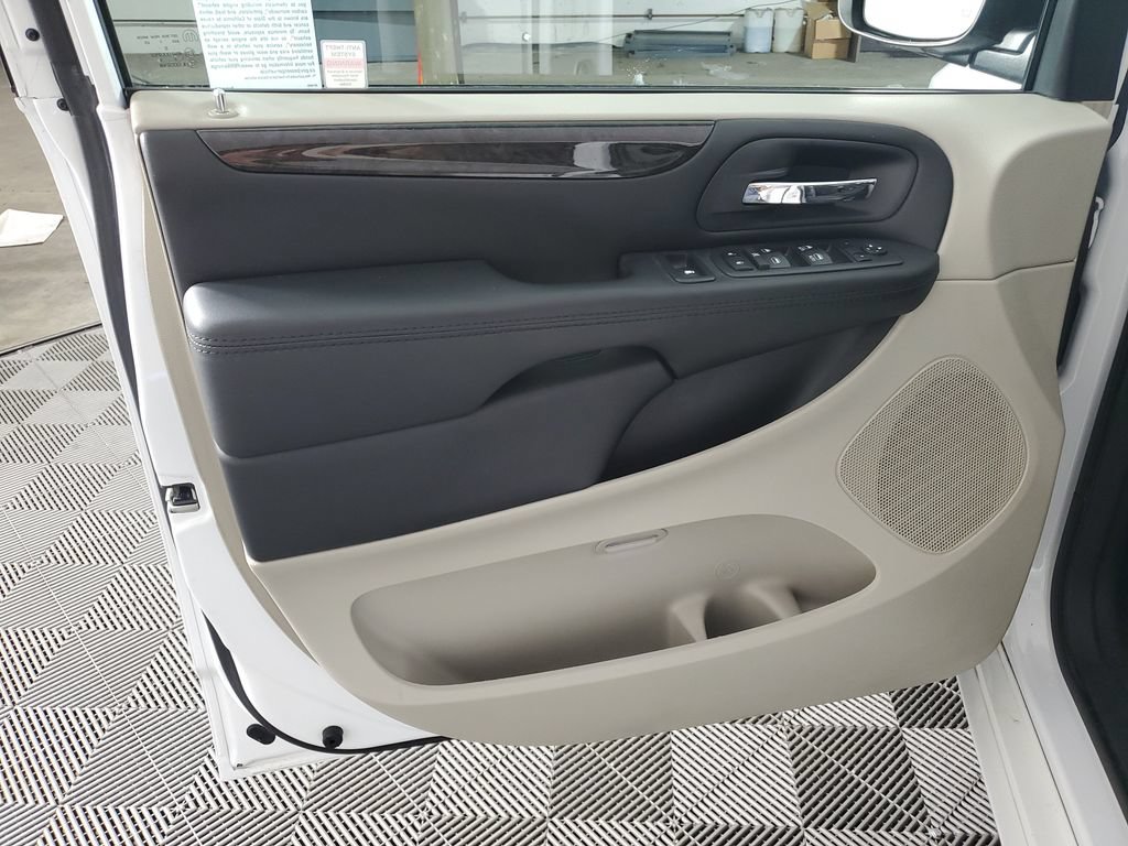 Used 2018 Dodge Grand Caravan SE w/ UConnect Hands-Free Group FWD image 26