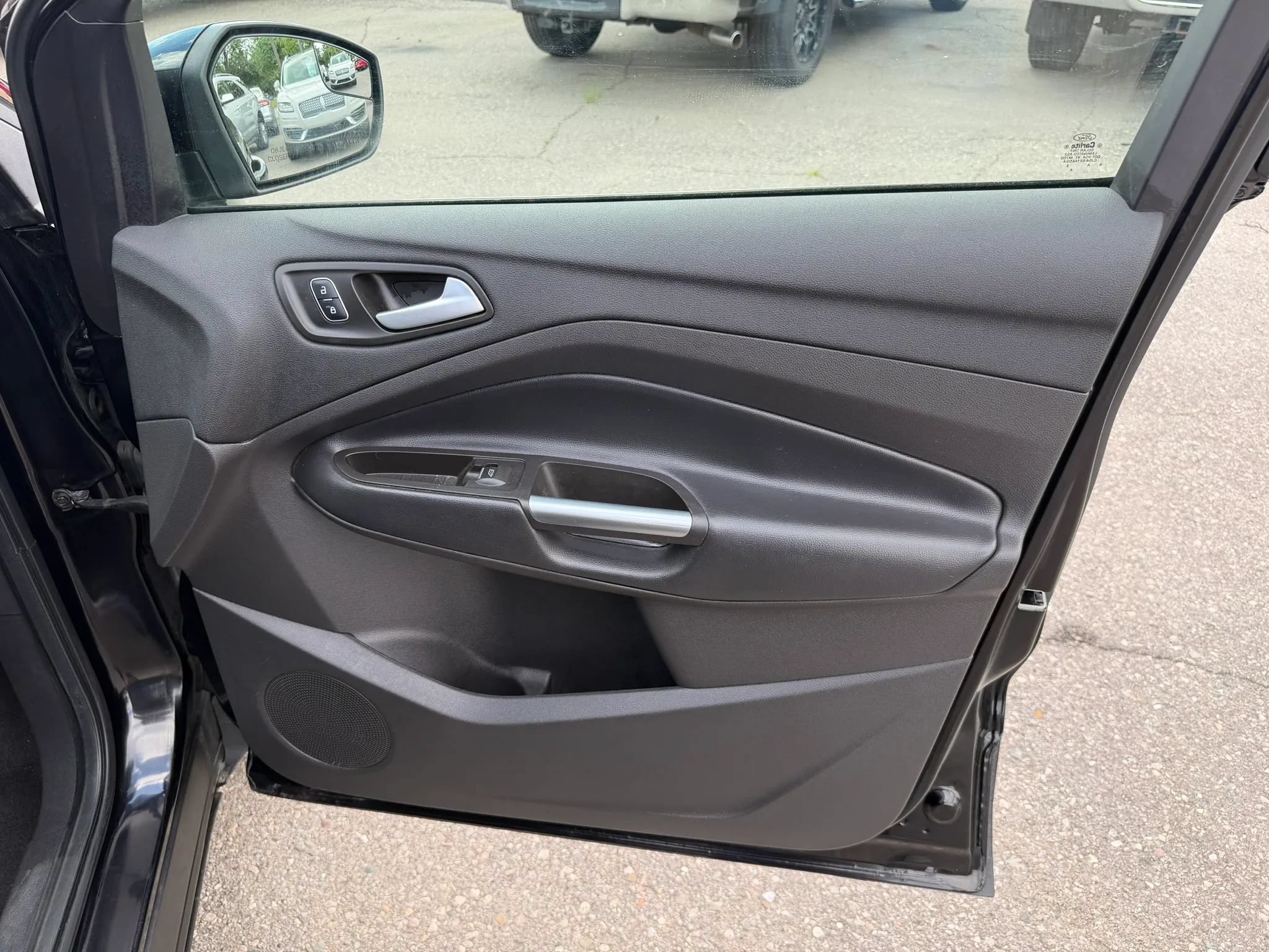 Used 2019 Ford Escape SE FWD image 28