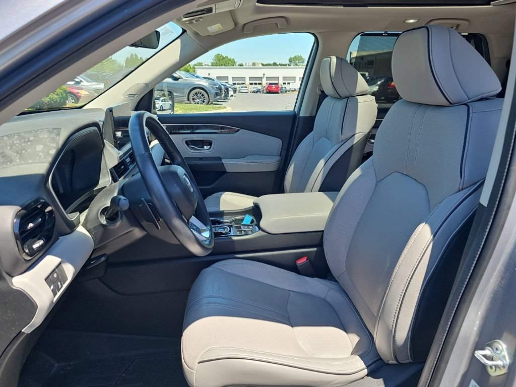 Used 2024 Honda Pilot Elite image 3