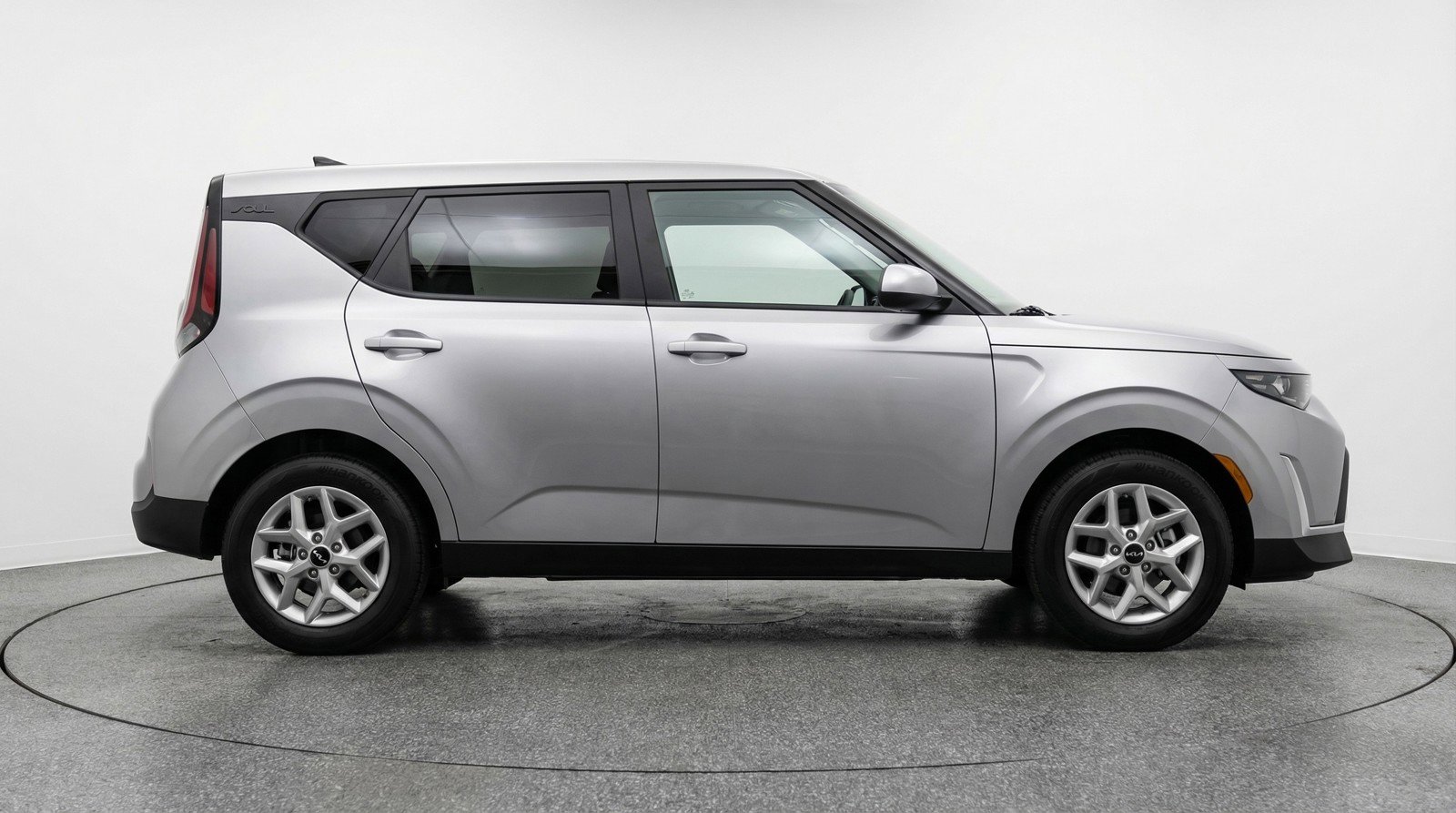 Used 2025 Kia Soul LX w/ LX Technology Package image 11