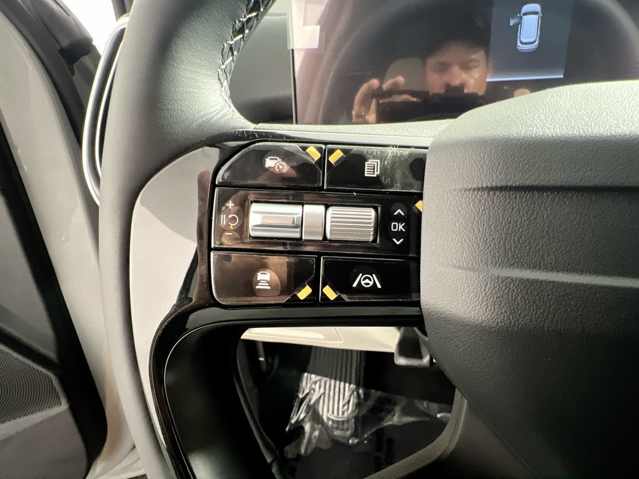 New 2026 Kia Sorento S w/ S Panoramic Sunroof Package FWD image 18