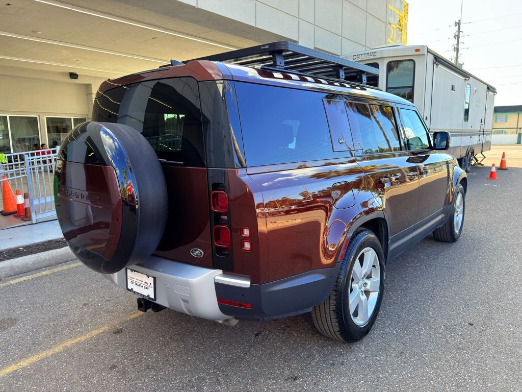 Used 2023 Land Rover Defender 130 SE image 6