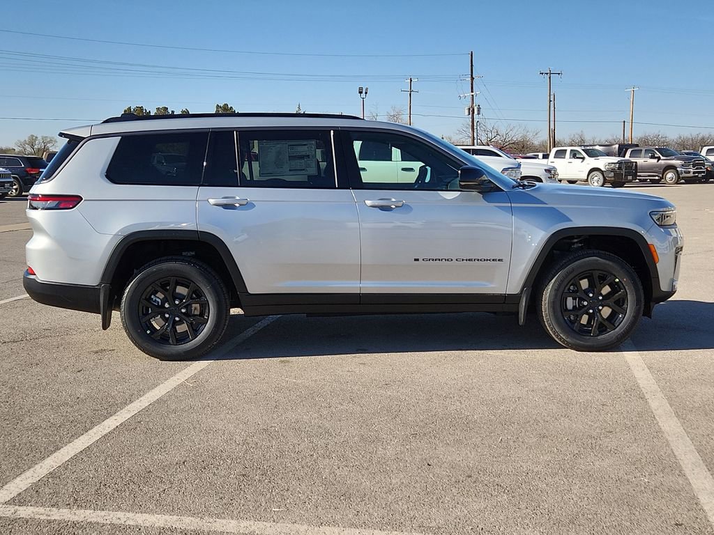 New 2026 Jeep Grand Cherokee L Laredo image 5