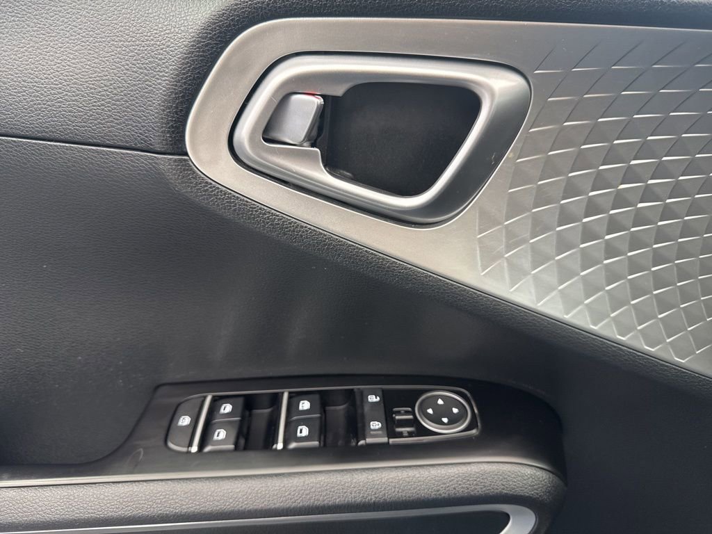 Used 2024 Kia Soul LX w/ Option Group 015 FWD image 28