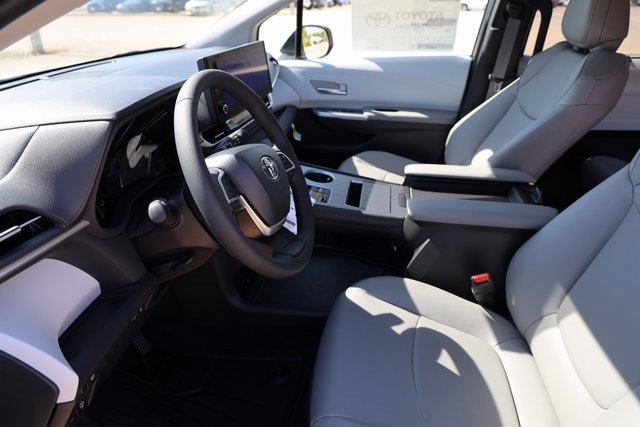New 2025 Toyota Sienna XLE image 10