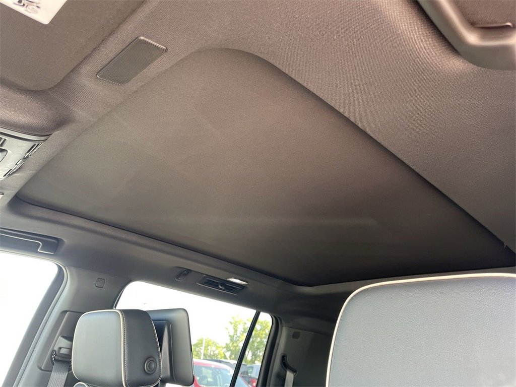 New 2025 Chevrolet Suburban Premier image 22