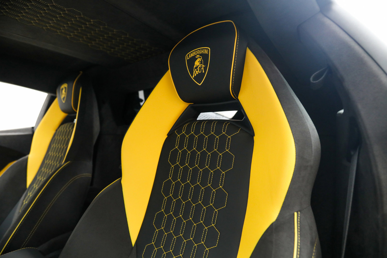 Used 2024 Lamborghini Revuelto image 25