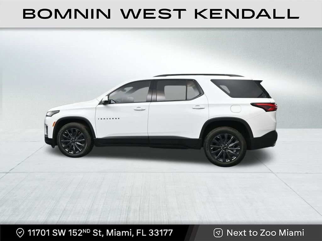 Used 2023 Chevrolet Traverse RS image 2