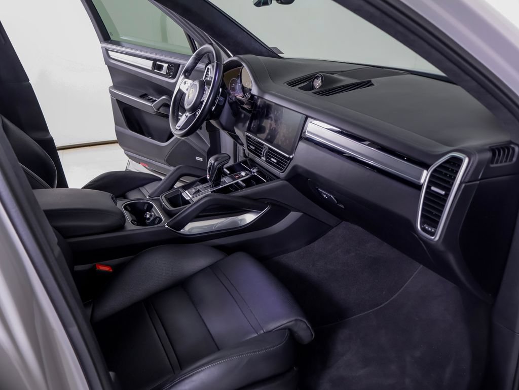 Certified 2020 Porsche Cayenne Turbo S AWD/4WD image 14