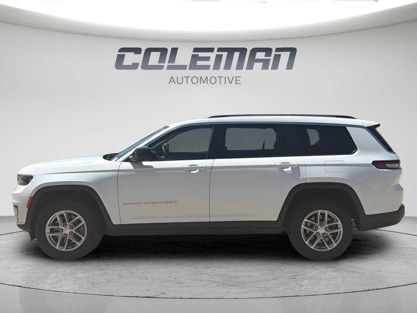 Used 2023 Jeep Grand Cherokee L Laredo AWD/4WD image 2