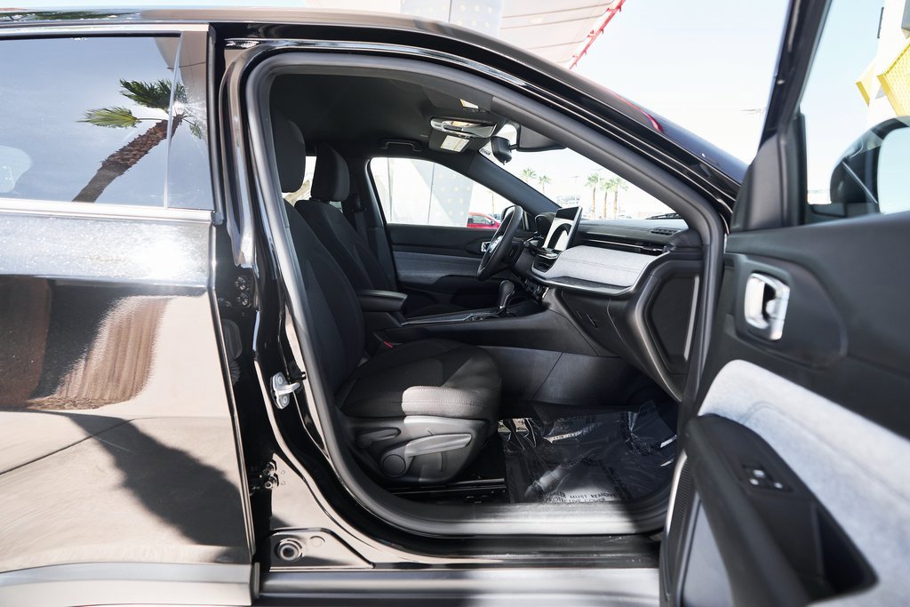 Used 2023 Jeep Compass Sport image 12