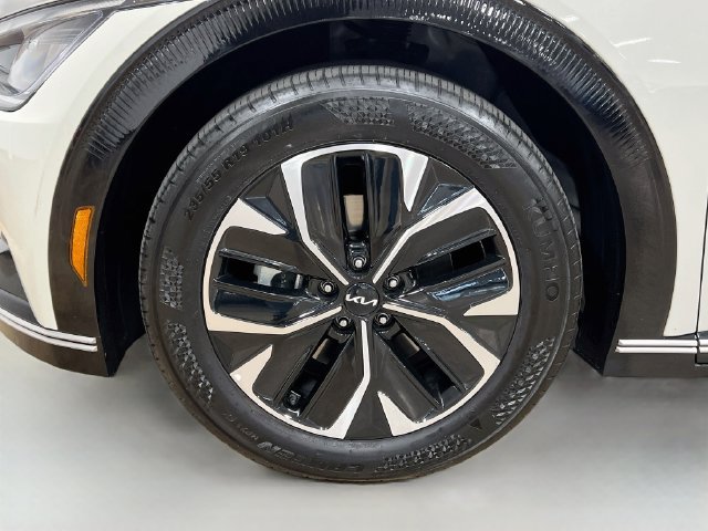 Used 2024 Kia EV6 Wind RWD image 31
