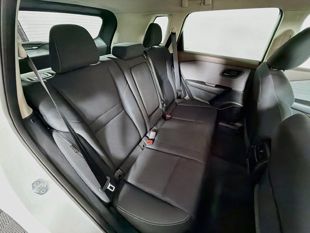 Used 2023 Nissan Rogue S AWD/4WD image 24